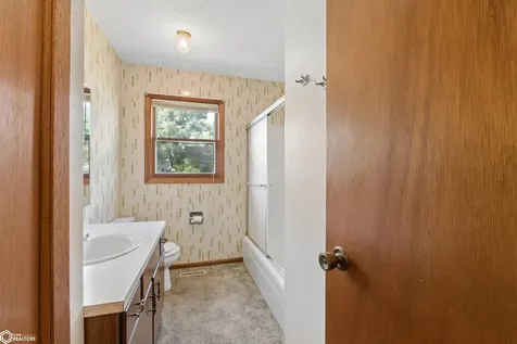 2317 24th Street SW Mason City IA 50401