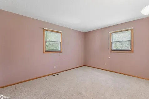 2317 24th Street SW Mason City IA 50401