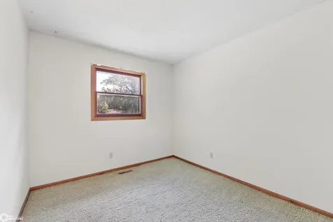 2317 24th Street SW Mason City IA 50401