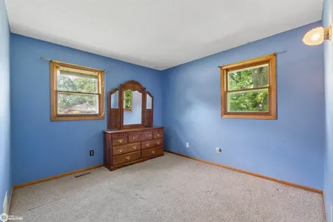 2317 24th Street SW Mason City IA 50401