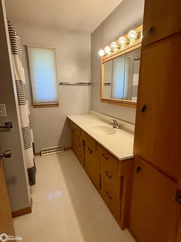 1107 4th Avenue Ackley IA 50601