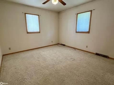 1107 4th Avenue Ackley IA 50601