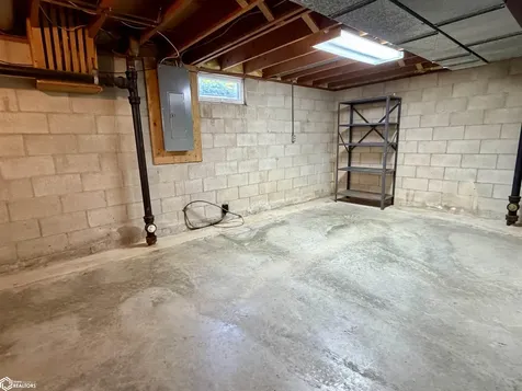1107 4th Avenue Ackley IA 50601