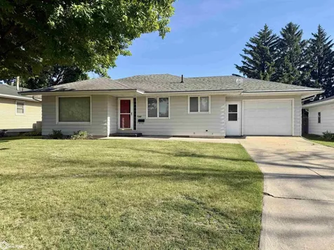 1107 4th Avenue Ackley IA 50601