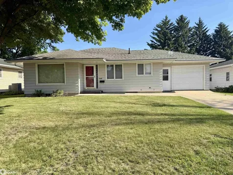 1107 4th Avenue Ackley IA 50601
