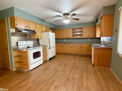 1107 4th Avenue Ackley IA 50601
