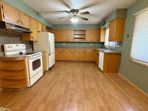 1107 4th Avenue Ackley IA 50601