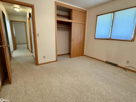 1107 4th Avenue Ackley IA 50601