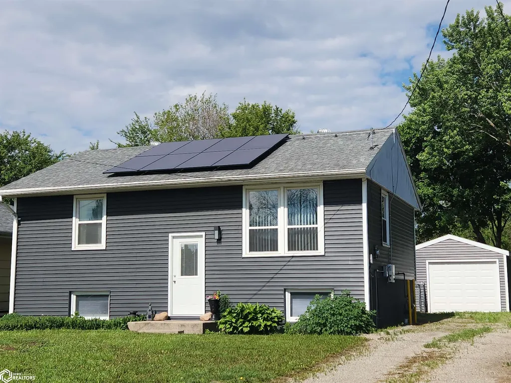 1320 S Hampshire Avenue Mason City IA 50401