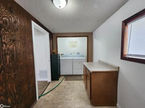 1320 S Hampshire Avenue Mason City IA 50401