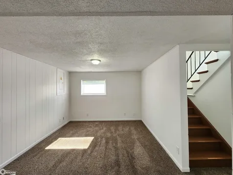 1320 S Hampshire Avenue Mason City IA 50401