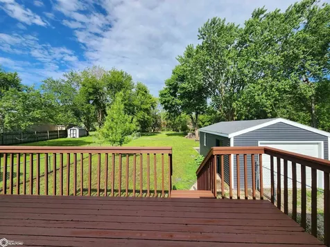 1320 S Hampshire Avenue Mason City IA 50401