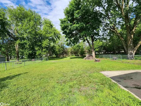 1320 S Hampshire Avenue Mason City IA 50401
