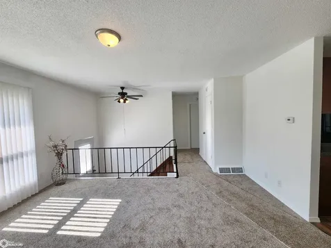 1320 S Hampshire Avenue Mason City IA 50401