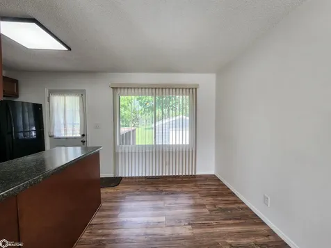 1320 S Hampshire Avenue Mason City IA 50401