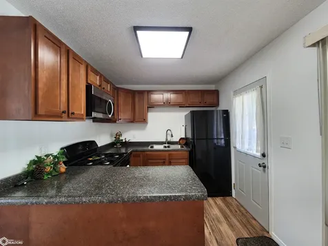 1320 S Hampshire Avenue Mason City IA 50401