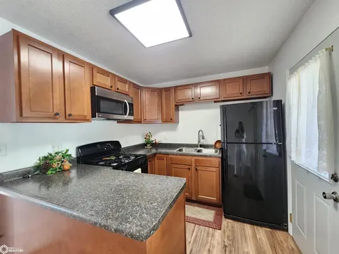 1320 S Hampshire Avenue Mason City IA 50401