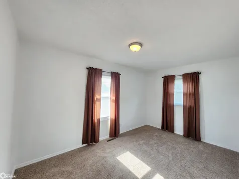 1320 S Hampshire Avenue Mason City IA 50401