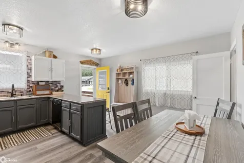 962 15th Place NE Mason City IA 50401