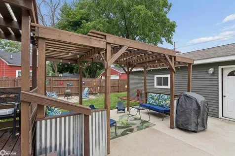 962 15th Place NE Mason City IA 50401