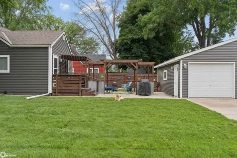 962 15th Place NE Mason City IA 50401