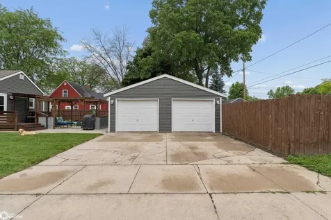 962 15th Place NE Mason City IA 50401