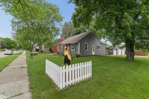 962 15th Place NE Mason City IA 50401