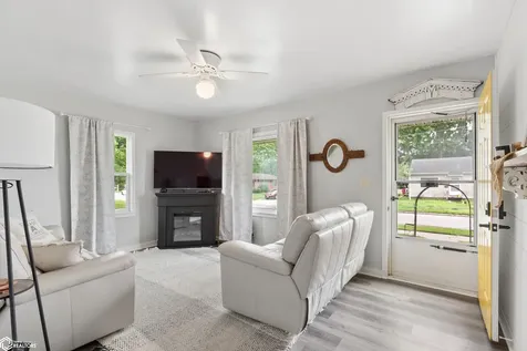 962 15th Place NE Mason City IA 50401