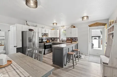 962 15th Place NE Mason City IA 50401