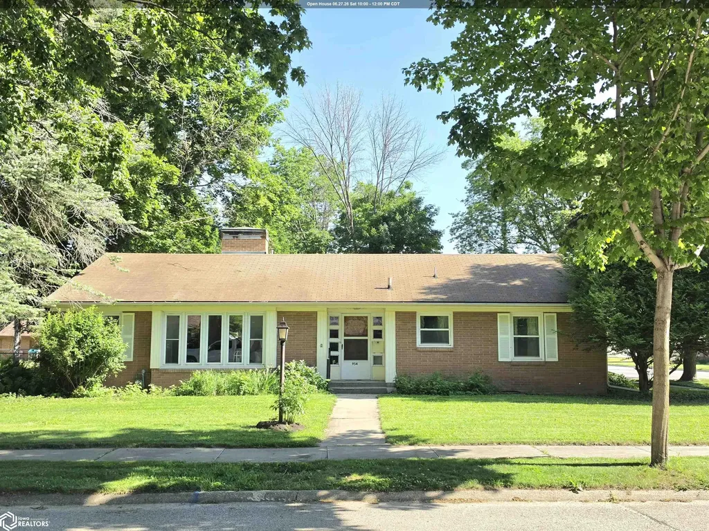 954 6th Place SE Mason City IA 50401