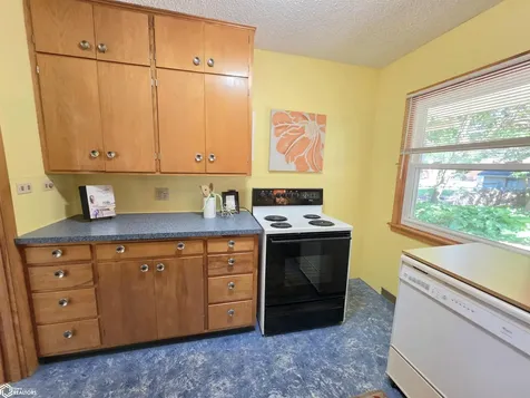 954 6th Place SE Mason City IA 50401