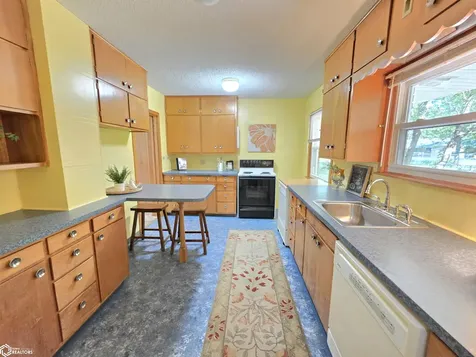 954 6th Place SE Mason City IA 50401