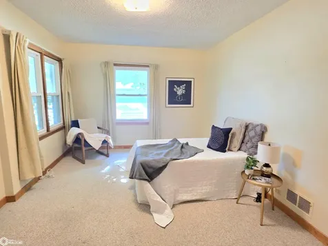 954 6th Place SE Mason City IA 50401