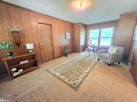 954 6th Place SE Mason City IA 50401