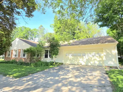 954 6th Place SE Mason City IA 50401