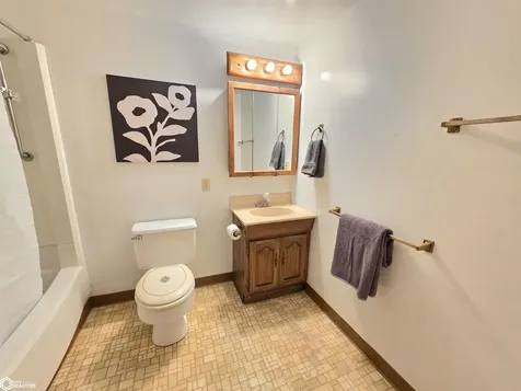 954 6th Place SE Mason City IA 50401