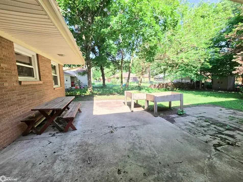 954 6th Place SE Mason City IA 50401