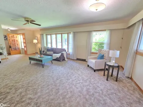 954 6th Place SE Mason City IA 50401