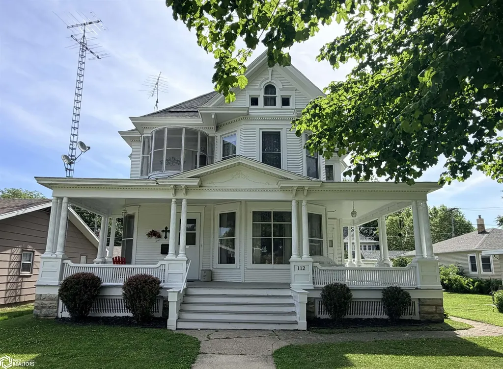112 S Federal Street Hampton IA 50441