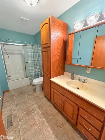 421 12th Avenue NE Hampton IA 50441