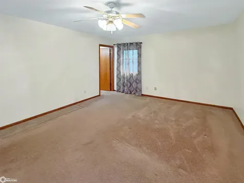 421 12th Avenue NE Hampton IA 50441