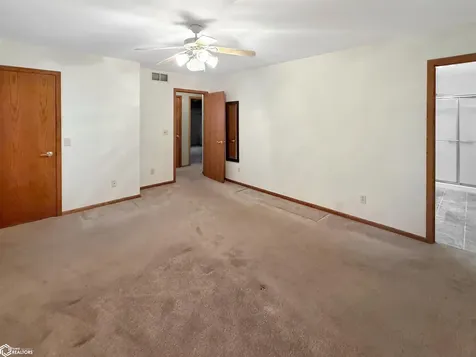 421 12th Avenue NE Hampton IA 50441