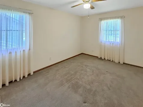 421 12th Avenue NE Hampton IA 50441