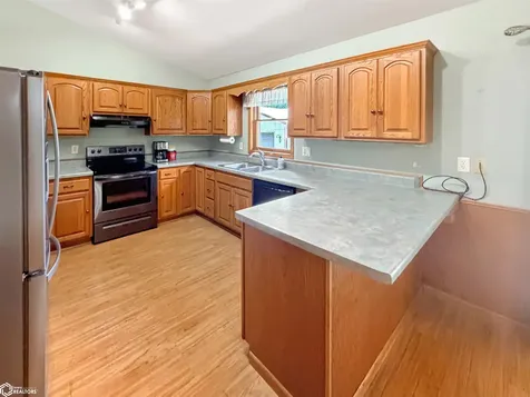 421 12th Avenue NE Hampton IA 50441