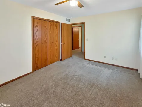 421 12th Avenue NE Hampton IA 50441