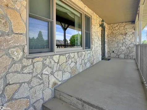 421 12th Avenue NE Hampton IA 50441
