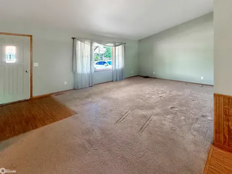 421 12th Avenue NE Hampton IA 50441