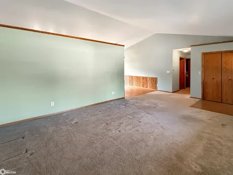 421 12th Avenue NE Hampton IA 50441