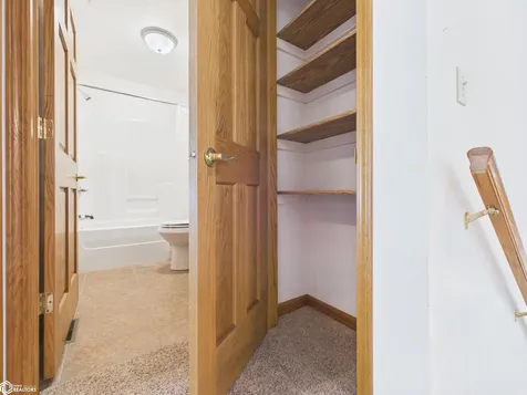 3252 Brookshire Drive Keokuk IA 52632