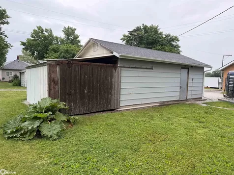 110 W 2nd Street Wayland IA 52654
